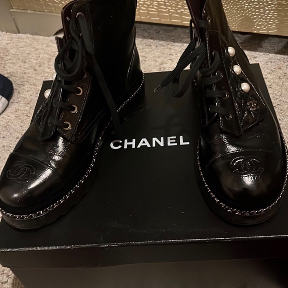 Black Chanel boots - Picture 3 of 4